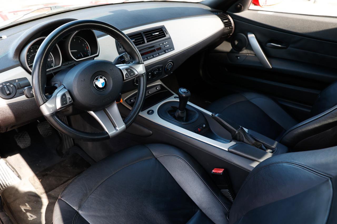 Used 2005 BMW Z4 2.5i image 4
