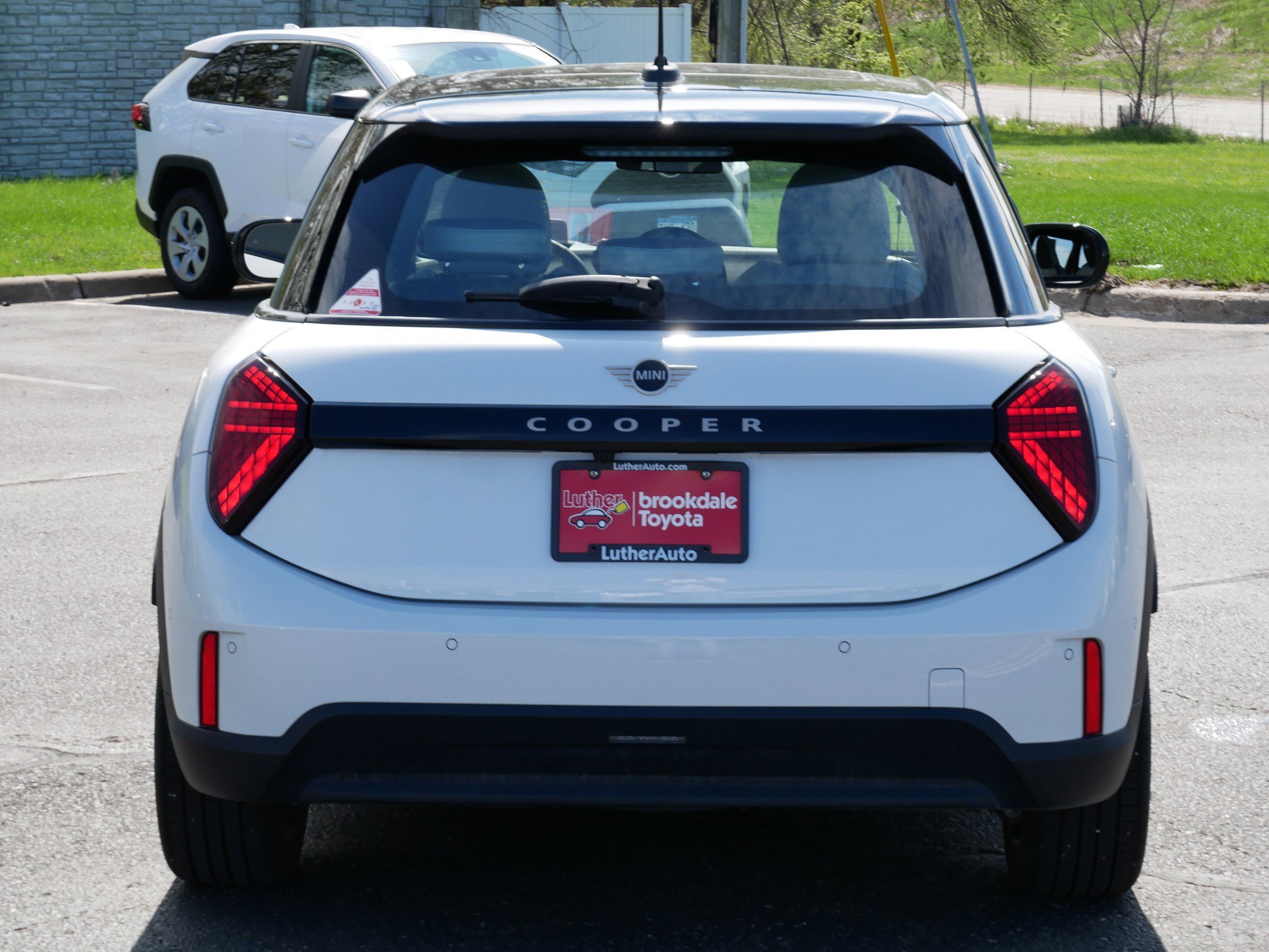 Used 2026 MINI Cooper 4-Door Hardtop FWD image 6