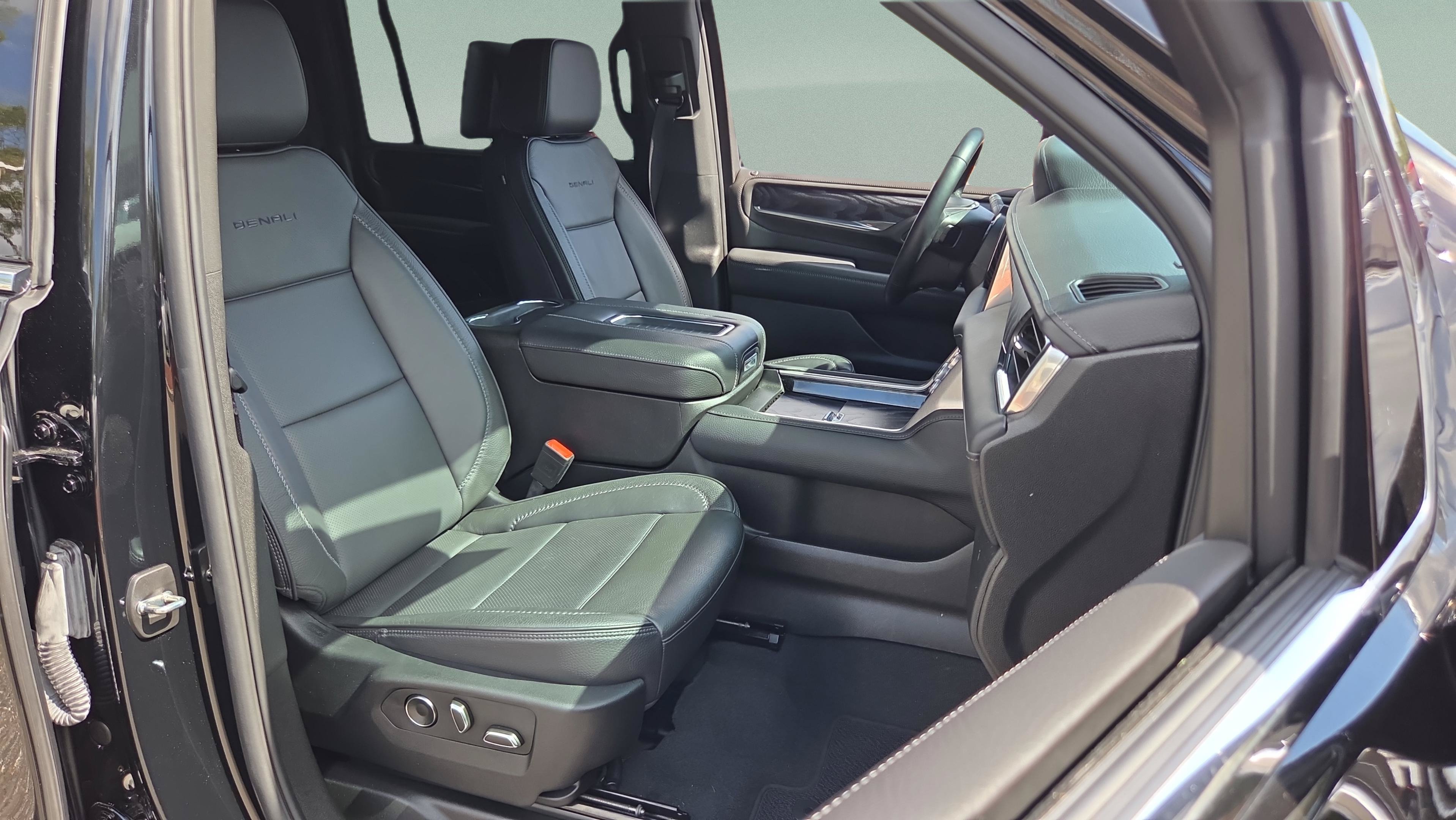 Certified 2024 GMC Yukon XL Denali w/ Advanced Technology Package AWD/4WD image 16