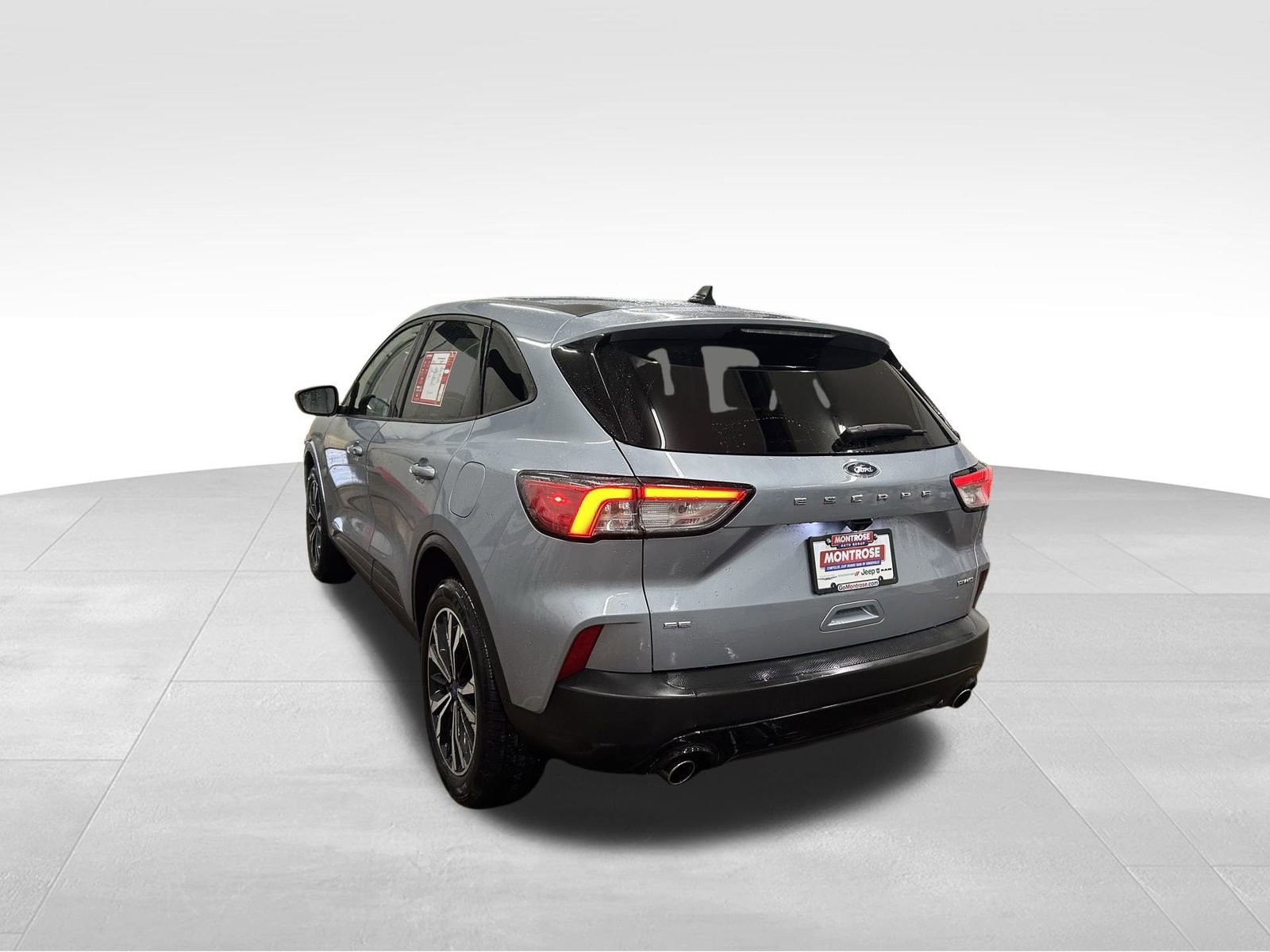 Used 2022 Ford Escape SE w/ SE Sport Appearance Package image 4