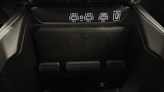 Used 2025 RAM 1500 Laramie AWD/4WD image 33