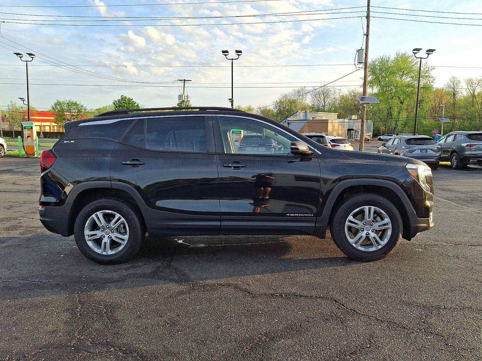 Certified 2023 GMC Terrain SLE w/ Driver Convenience Package image 4