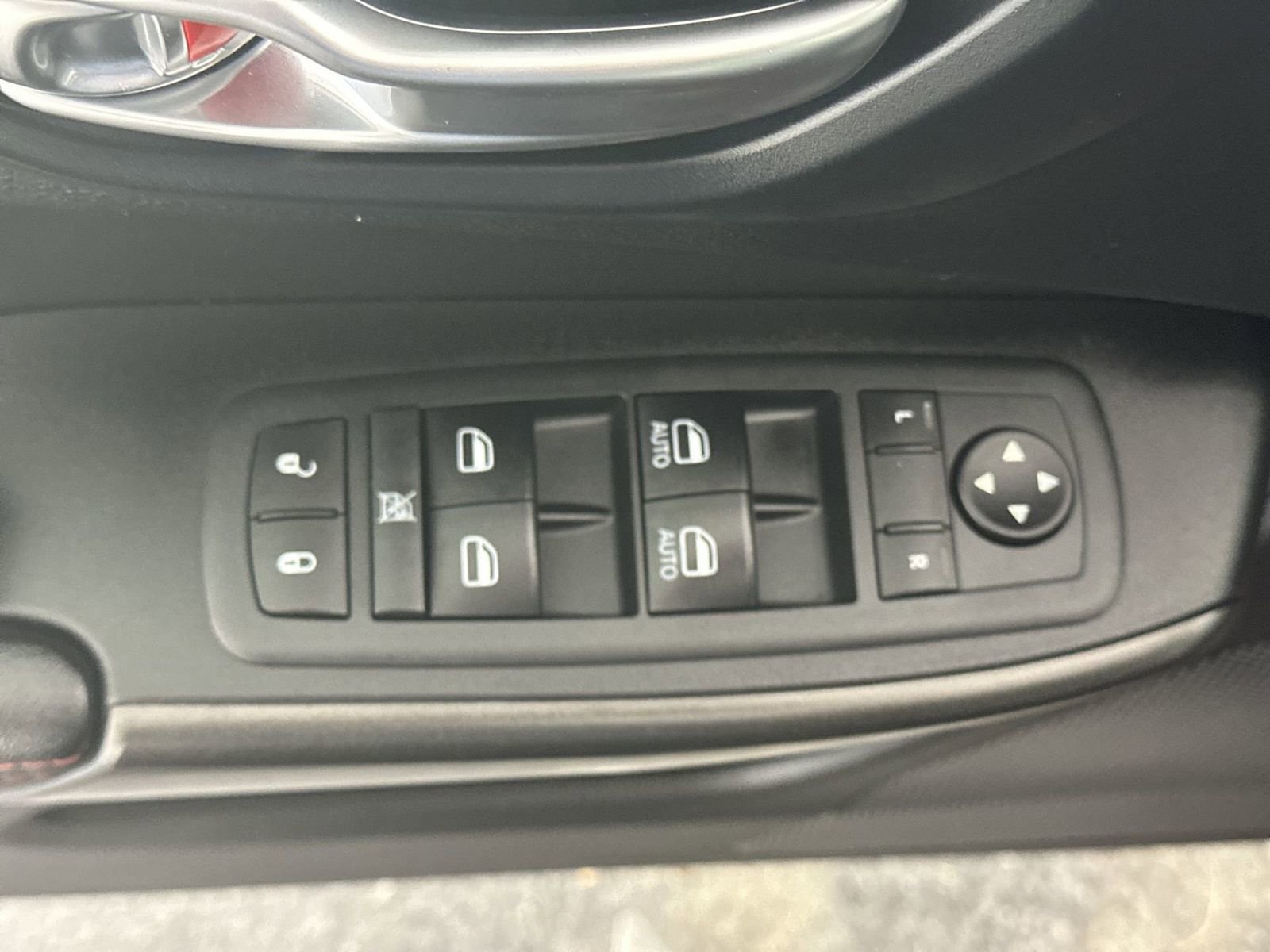 Used 2020 Jeep Cherokee Trailhawk w/ Cold Weather Group AWD/4WD image 17
