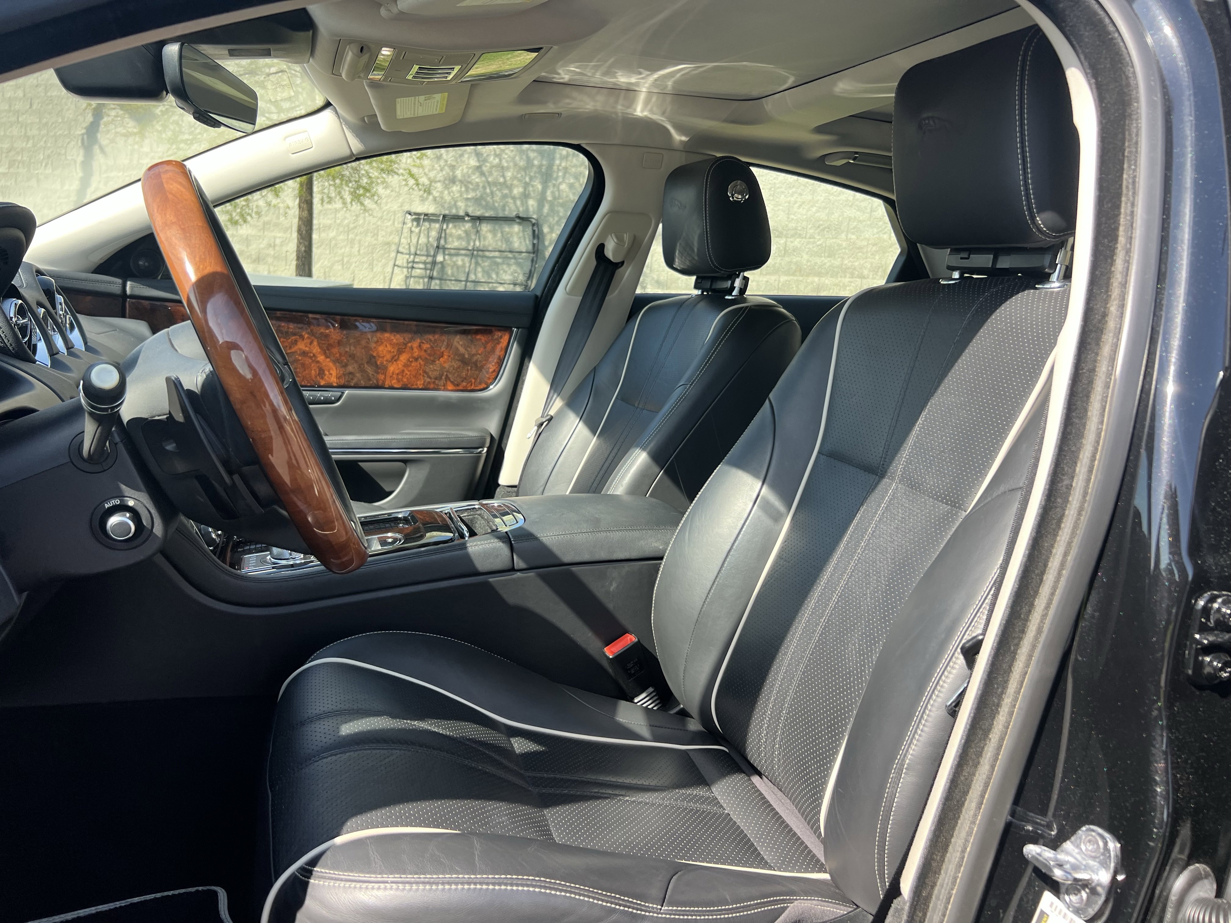 Used 2019 Jaguar XJ R-Sport image 21
