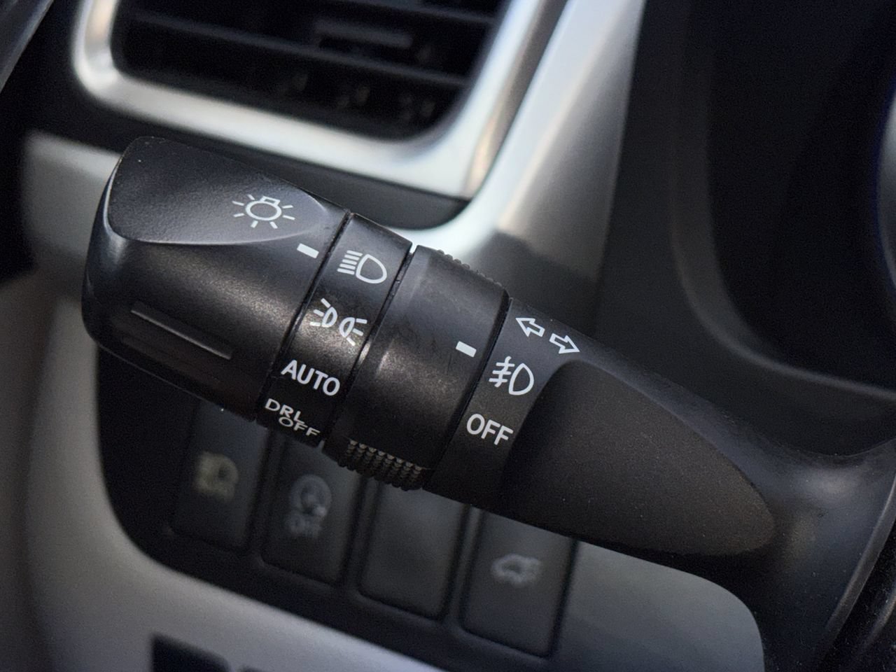 Used 2018 Toyota Highlander XLE FWD image 11
