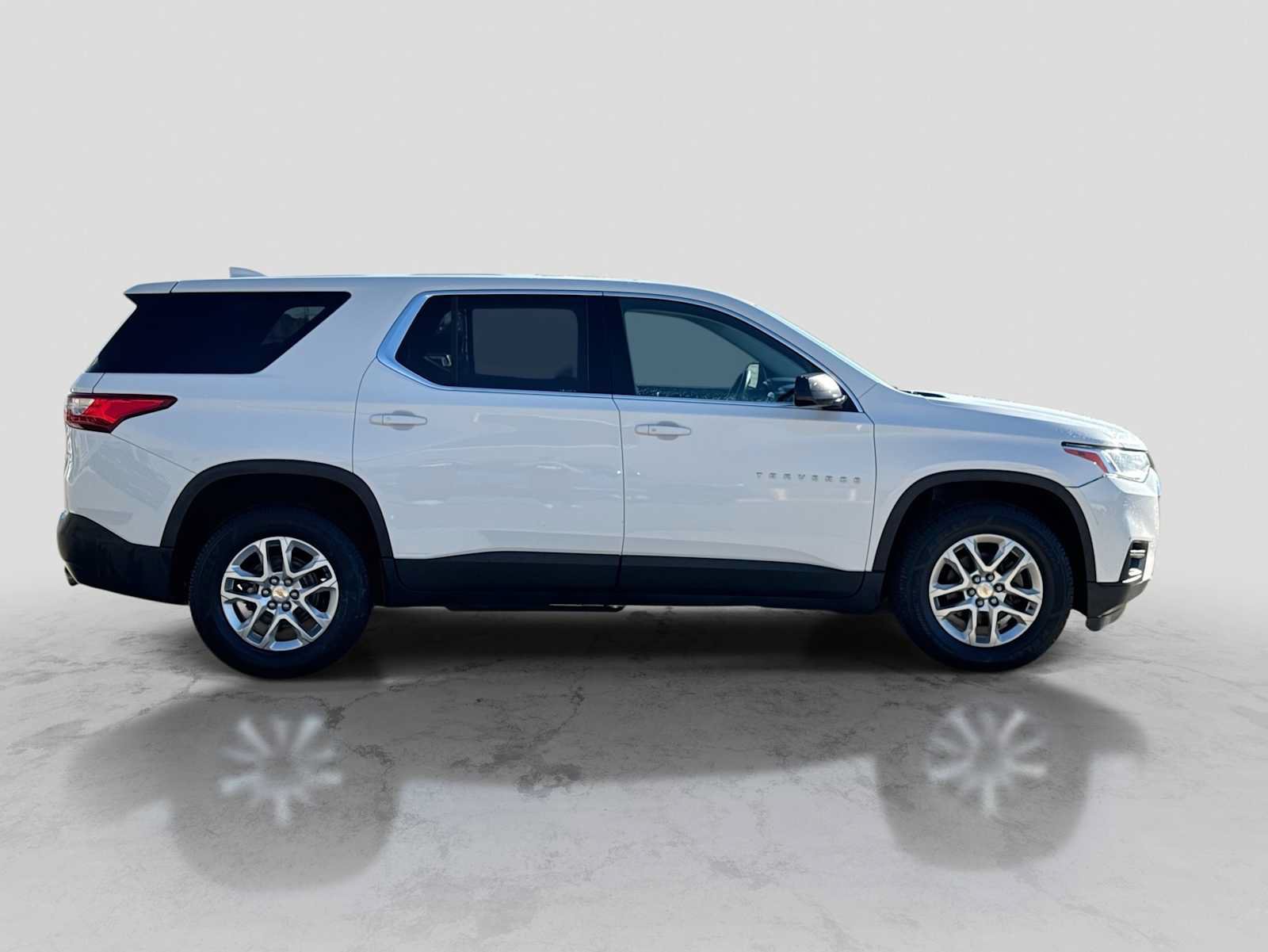 Used 2018 Chevrolet Traverse LS w/ LPO, Floor Liner Package FWD image 7