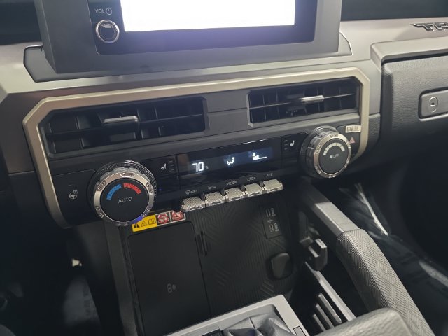 Certified 2024 Toyota Tacoma SR5 AWD/4WD image 21