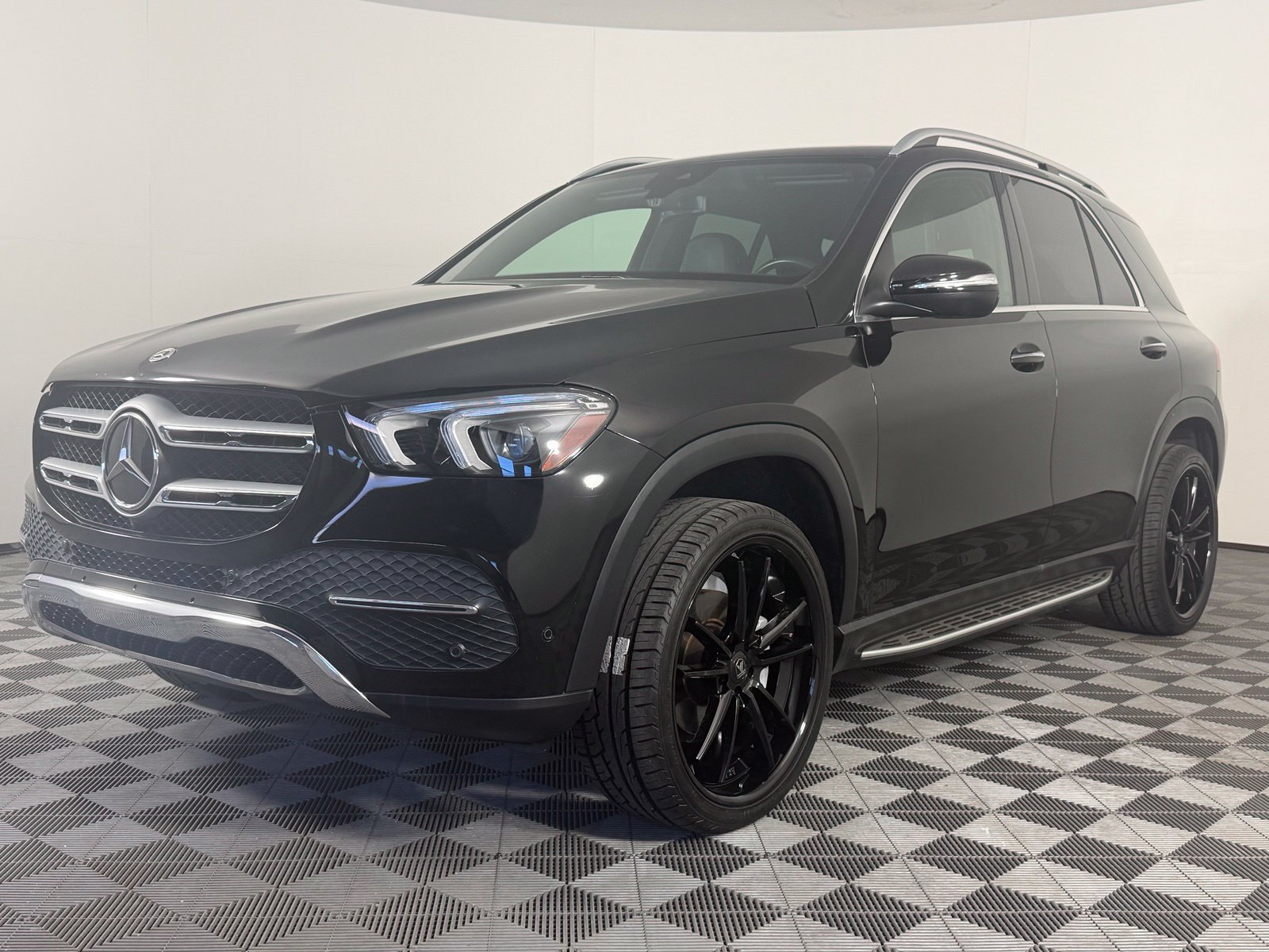 Used 2023 Mercedes-Benz GLE 350 w/ Premium Package image 4