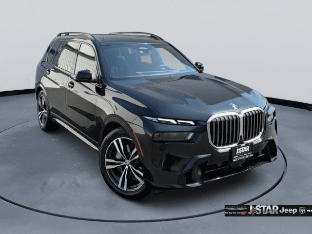 Used 2025 BMW X7 xDrive40i w/ M Sport Package AWD/4WD image 3