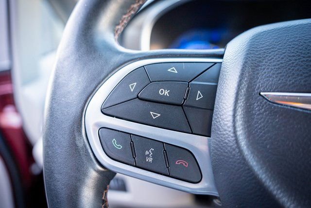 Used 2017 Chrysler Pacifica Touring-L Plus image 19