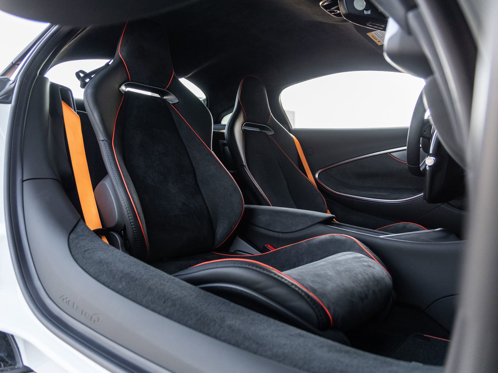 Used 2024 McLaren Artura image 42