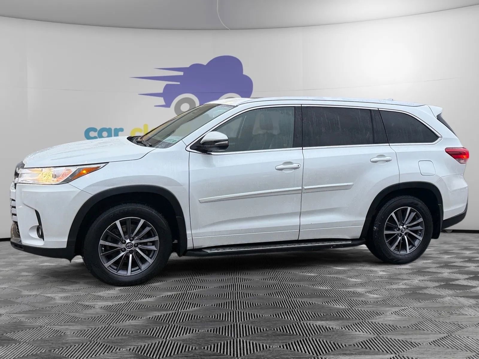 Used 2018 Toyota Highlander XLE image 2