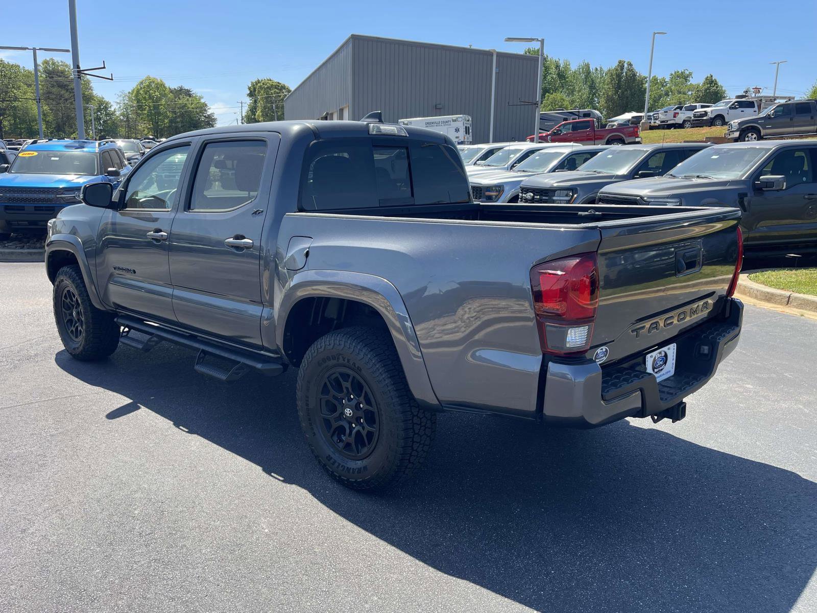 Used 2022 Toyota Tacoma SR5 w/ Technology Package RWD image 4