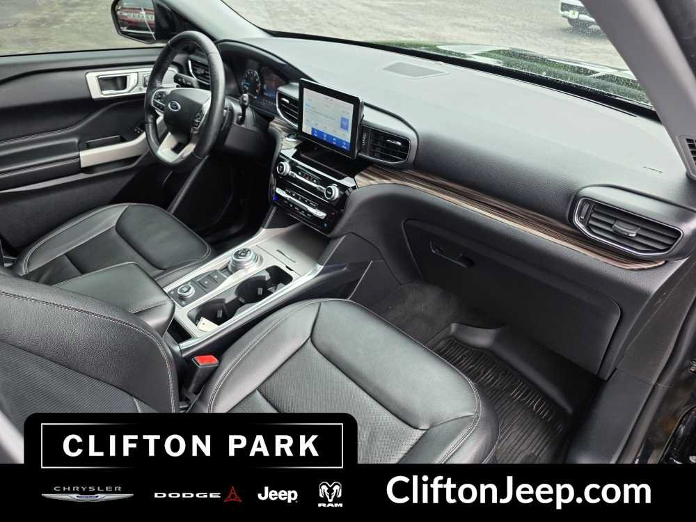 Used 2021 Ford Explorer Limited w/ Equipment Group 301A AWD/4WD image 17