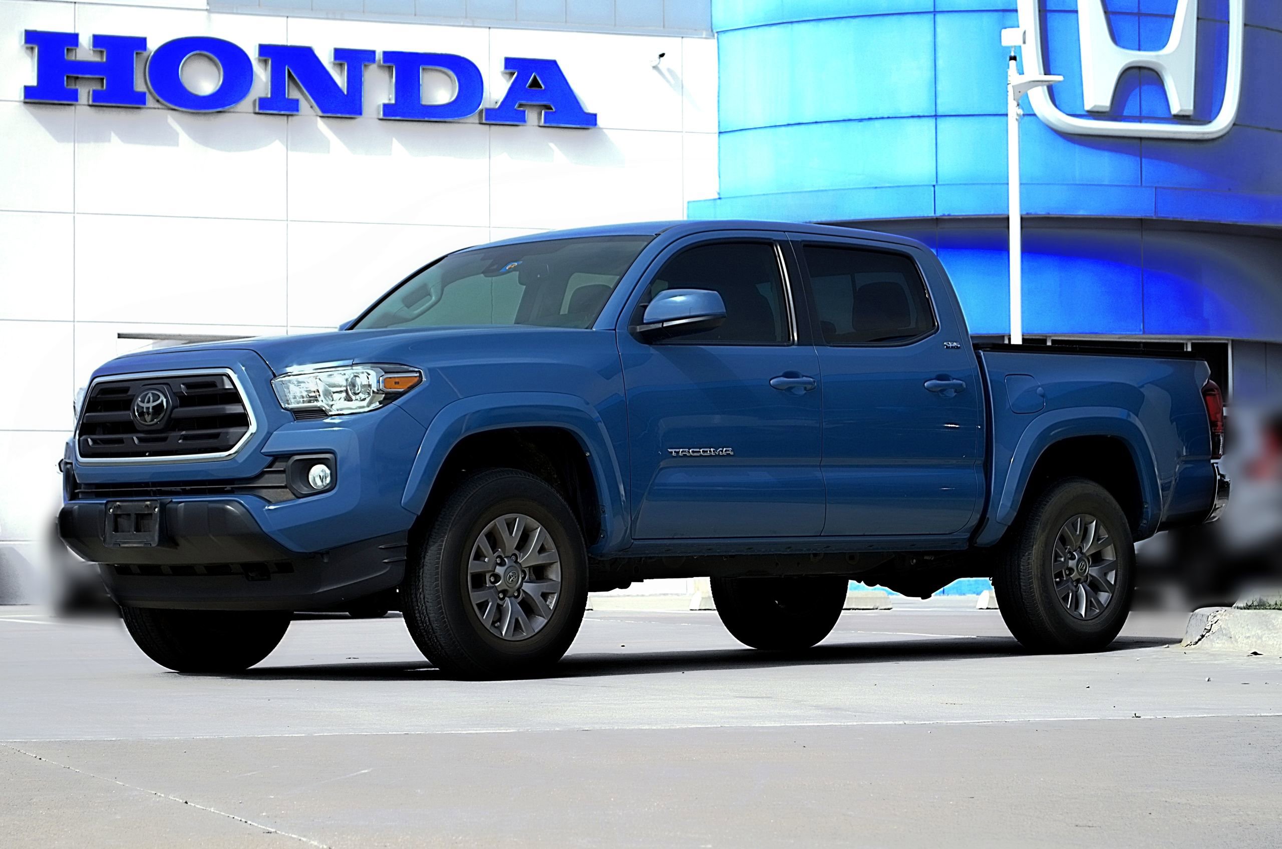 Used 2019 Toyota Tacoma SR5 RWD image 1
