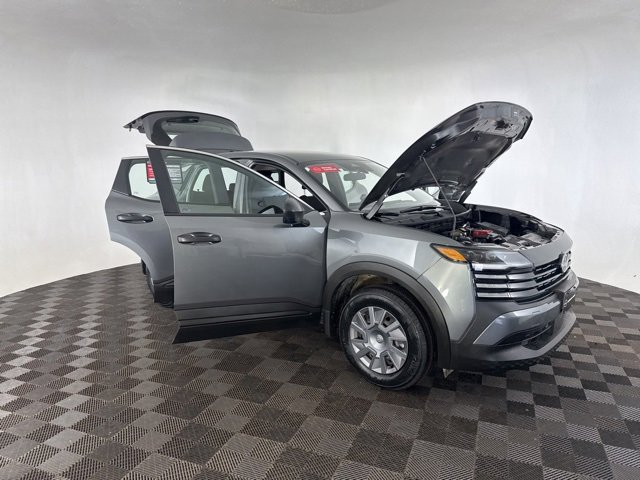 Used 2025 Nissan Kicks S image 12