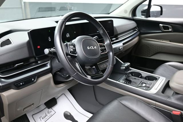Used 2025 Kia Carnival FWD image 14