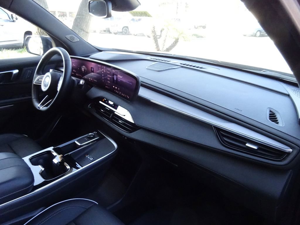 Certified 2025 Buick Enclave Sport Touring image 18