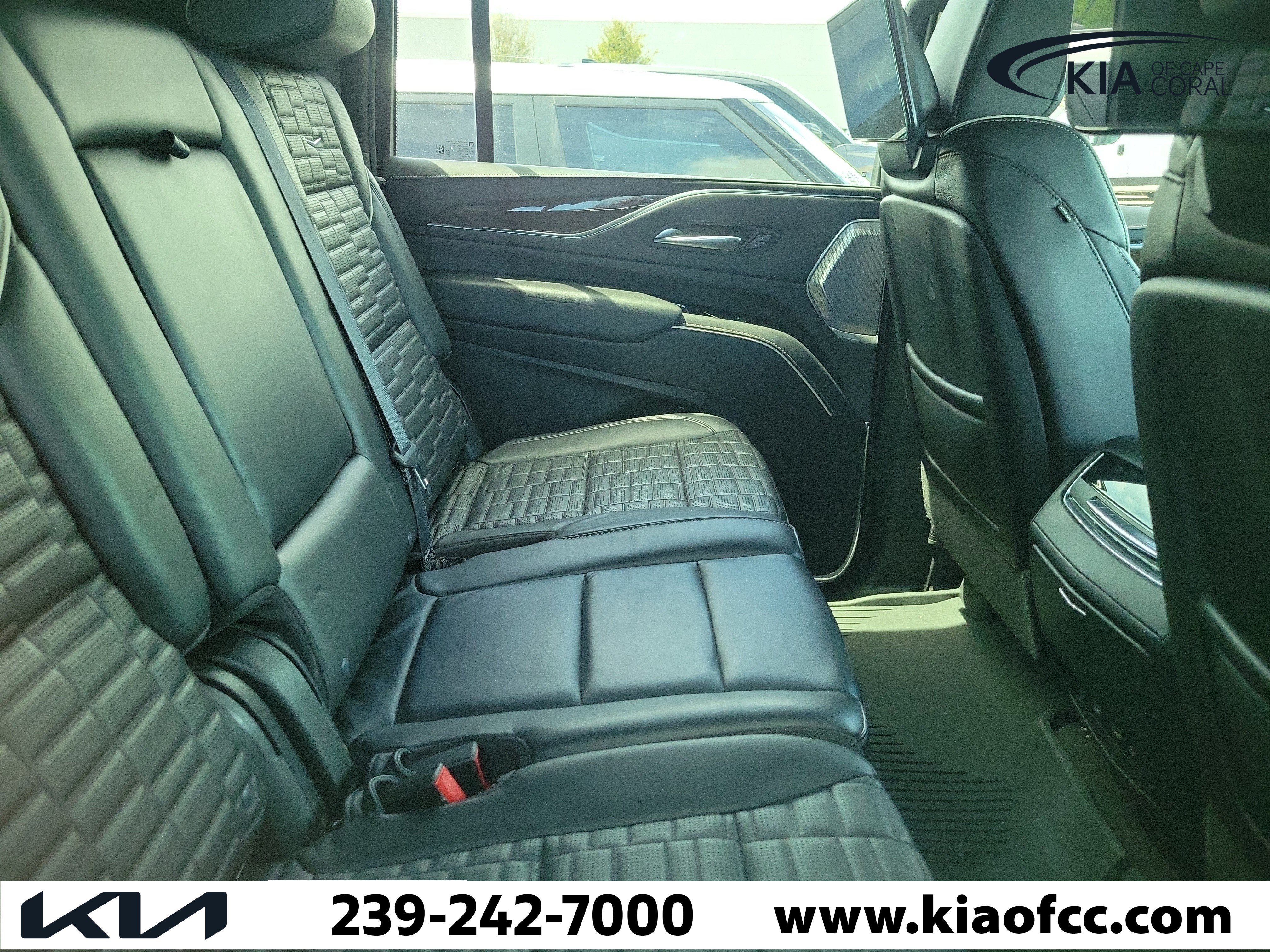 Used 2024 Cadillac Escalade ESV Sport Platinum w/ LPO, ONYX Package AWD/4WD image 10