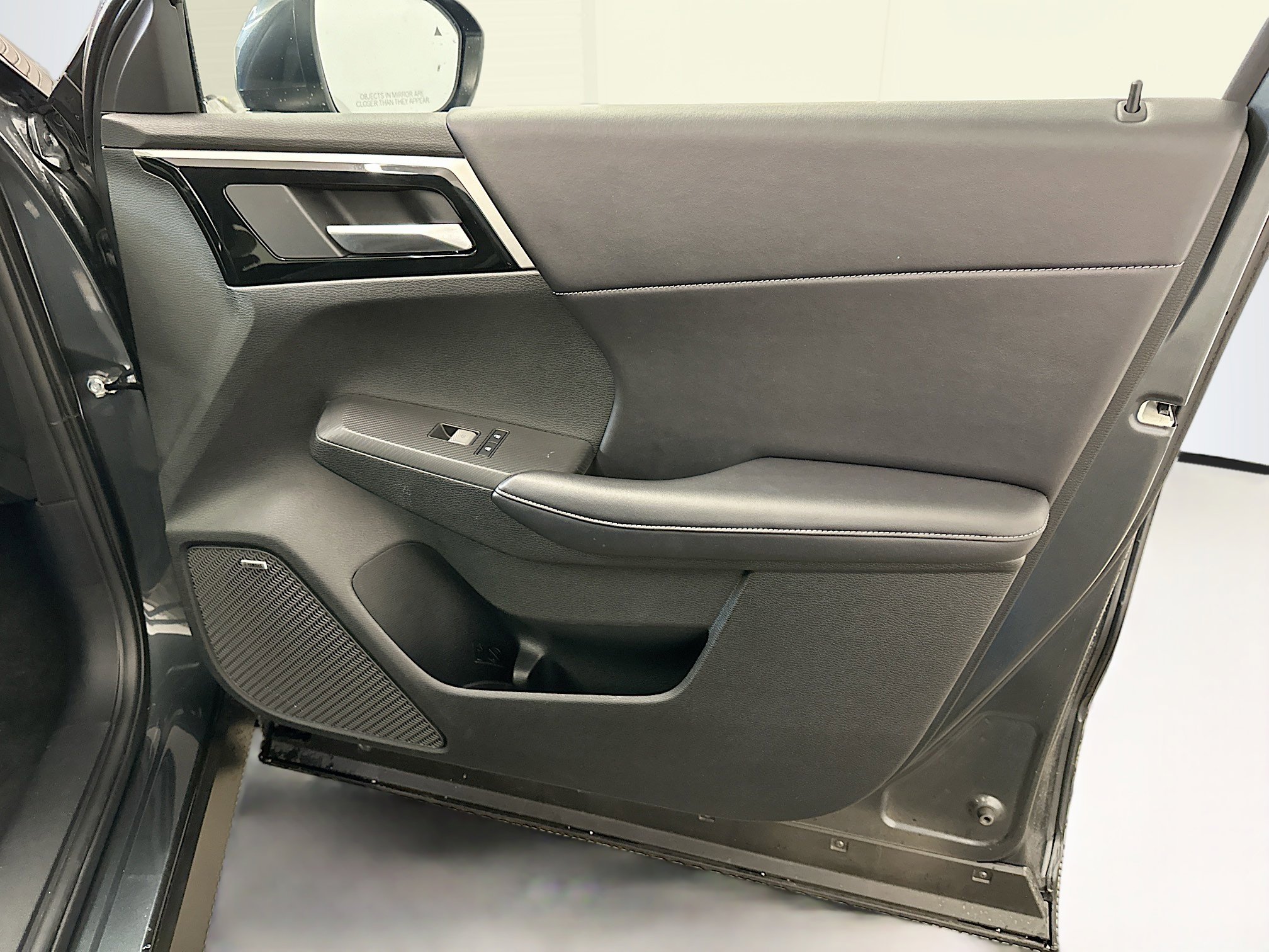 Used 2025 Mitsubishi Outlander SE image 35