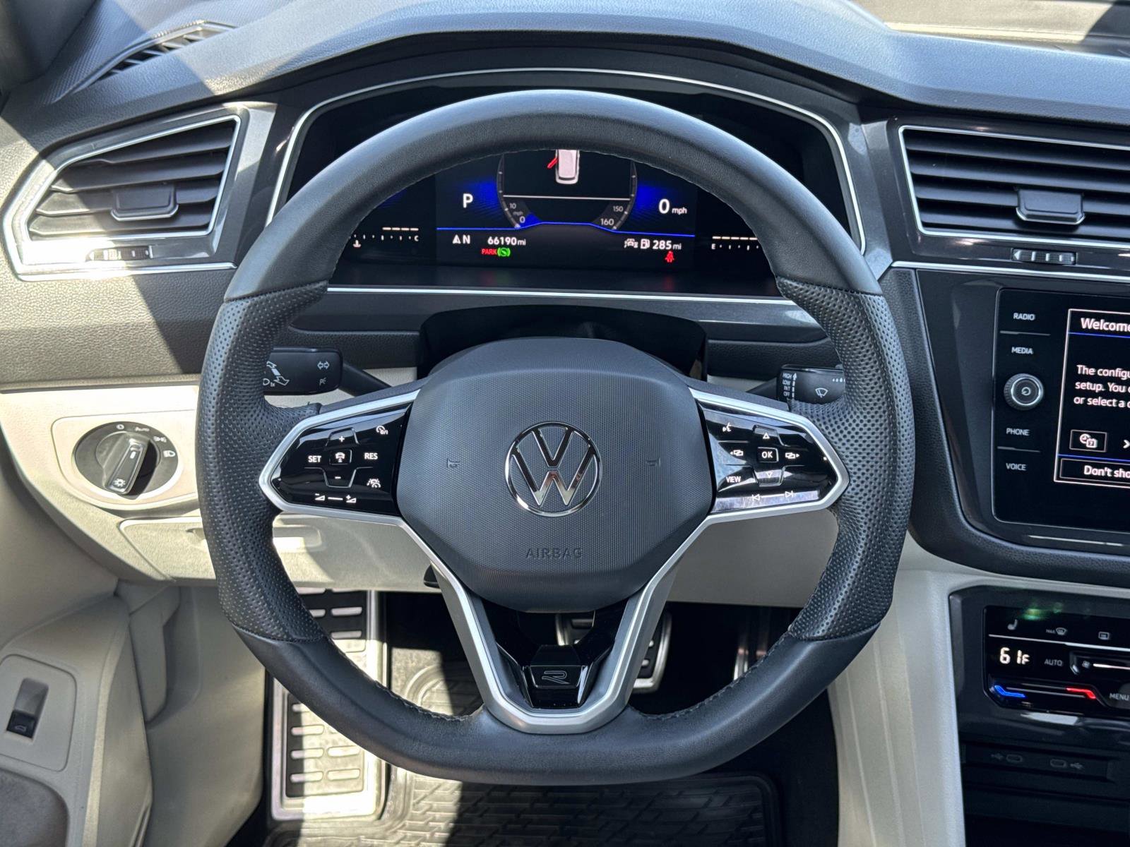 Used 2022 Volkswagen Tiguan SE R-Line image 10