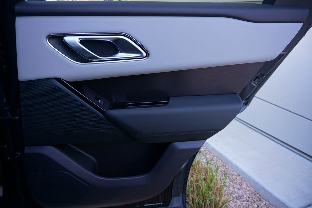 New 2026 Land Rover Range Rover Velar Dynamic SE image 25