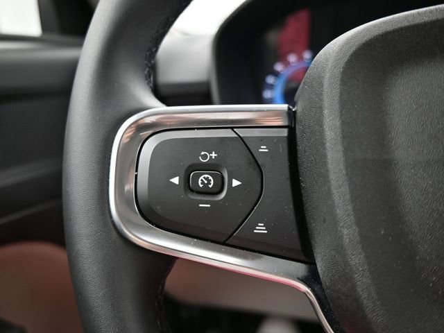 Used 2023 Volvo XC40 B5 Plus image 24