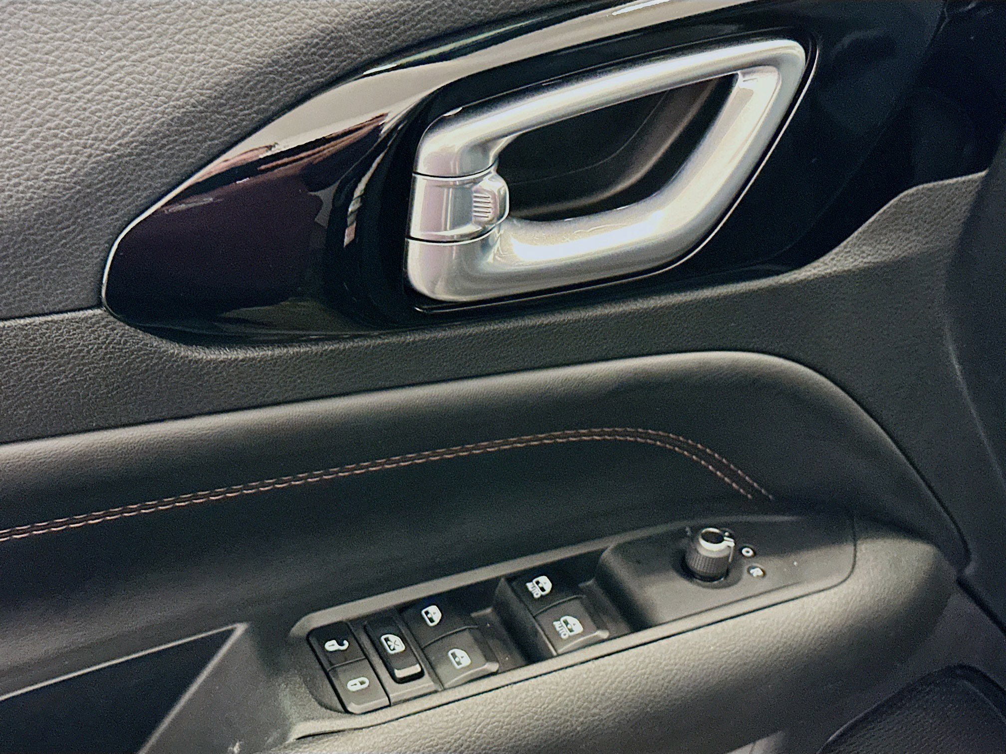 Used 2023 Jeep Compass Limited image 15