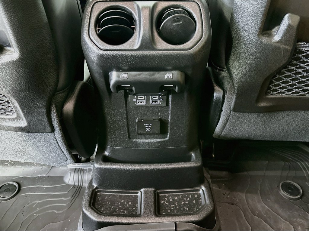 Used 2025 Jeep Wrangler Unlimited Rubicon AWD/4WD image 21