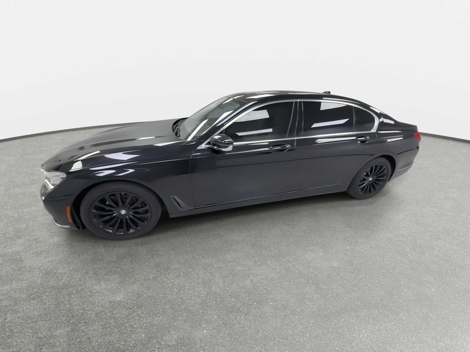 Used 2018 BMW 740i xDrive AWD/4WD image 5