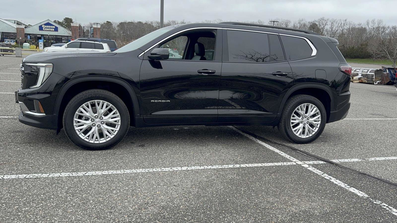 Used 2025 GMC Acadia Elevation w/ Elevation Premium Package image 4