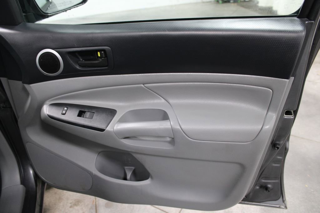 Used 2014 Toyota Tacoma 2WD Double Cab image 25