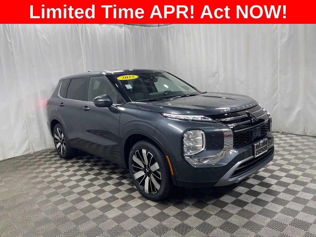 New 2025 Mitsubishi Outlander SE image 2