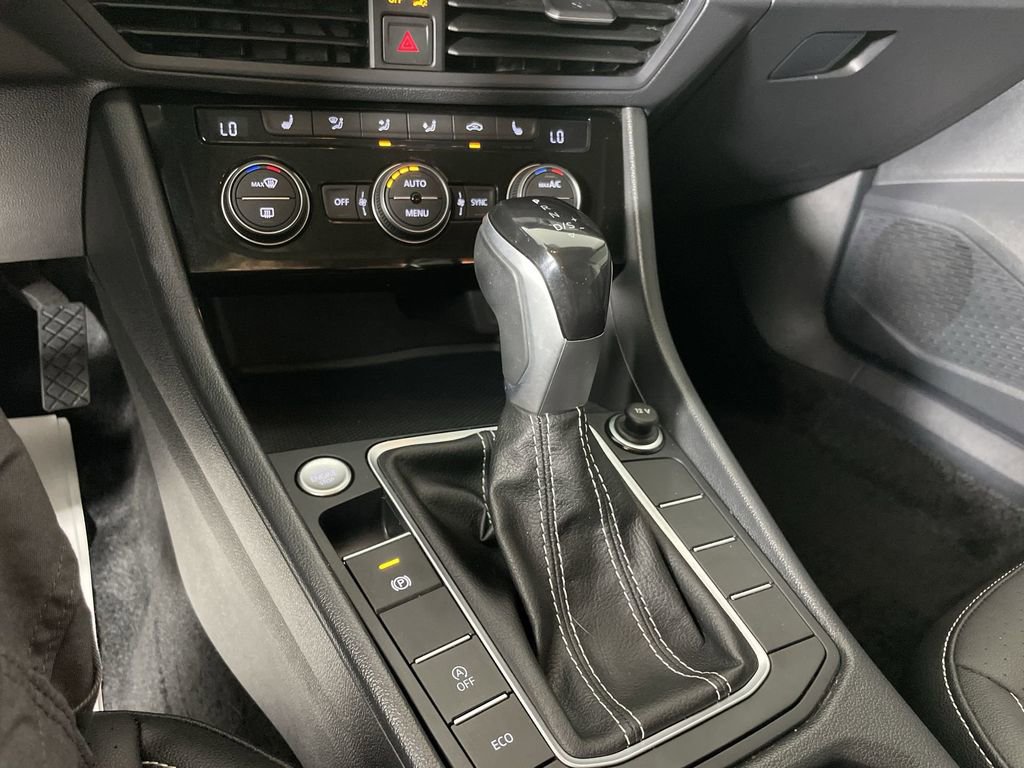 Used 2024 Volkswagen Jetta SE w/ Panoramic Sunroof Package FWD image 15