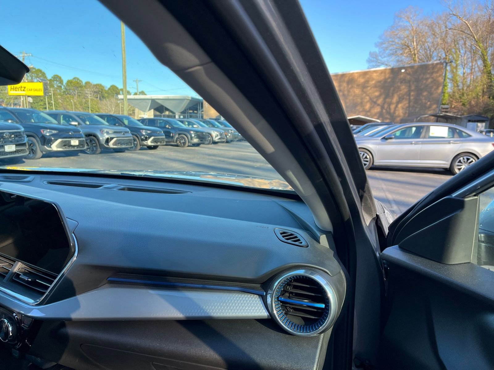 Used 2025 Chevrolet Trax LT w/ LT Convenience Package image 34