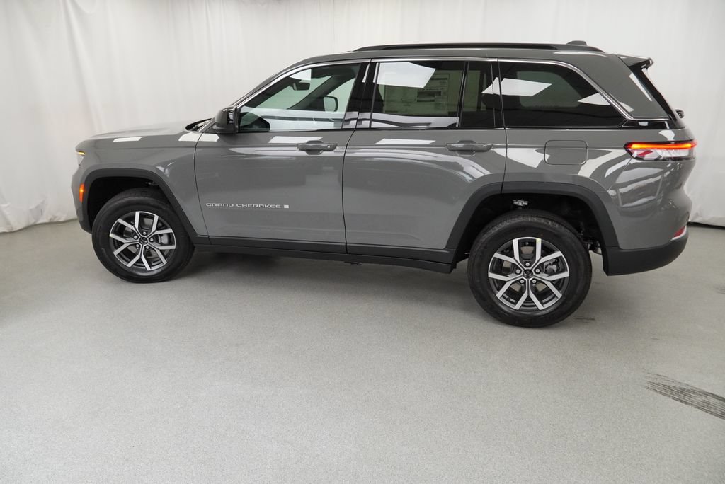 New 2027 Jeep Grand Cherokee Laredo AWD/4WD image 14
