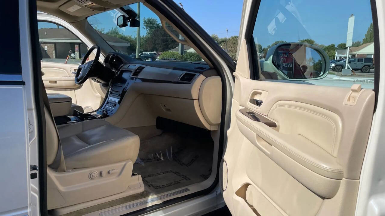 Used 2007 Cadillac Escalade AWD w/ Information Package image 15