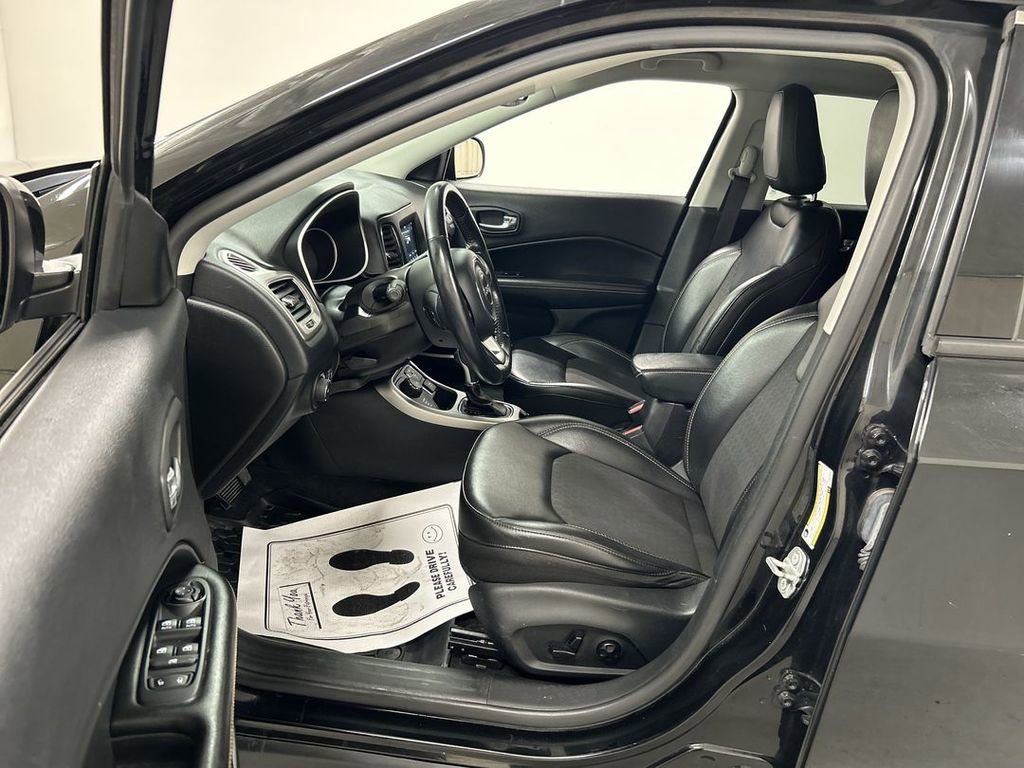Used 2019 Jeep Compass Latitude w/ Popular Equipment Group AWD/4WD image 9