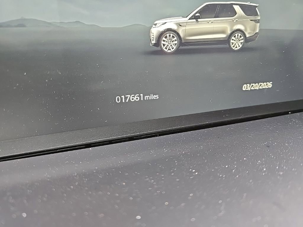 Used 2025 Land Rover Discovery Dynamic SE image 13