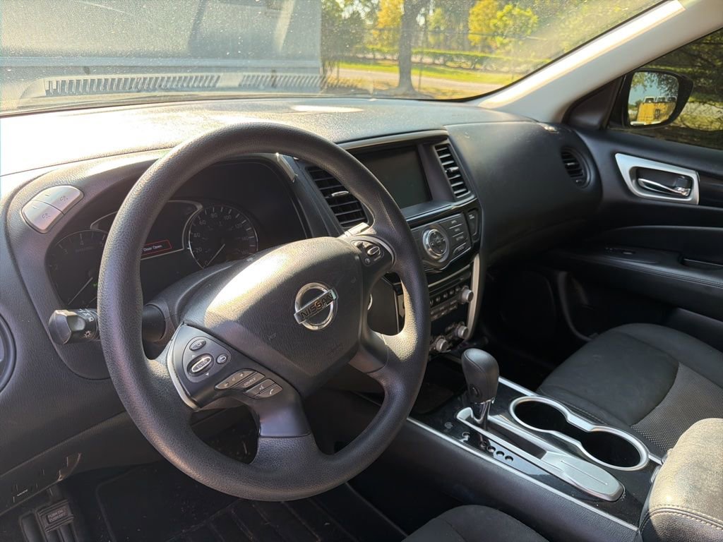 Used 2020 Nissan Pathfinder S image 9