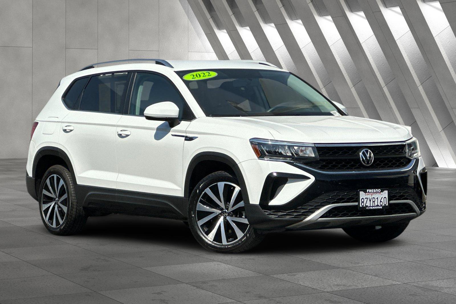 Used 2022 Volkswagen Taos SE image 1