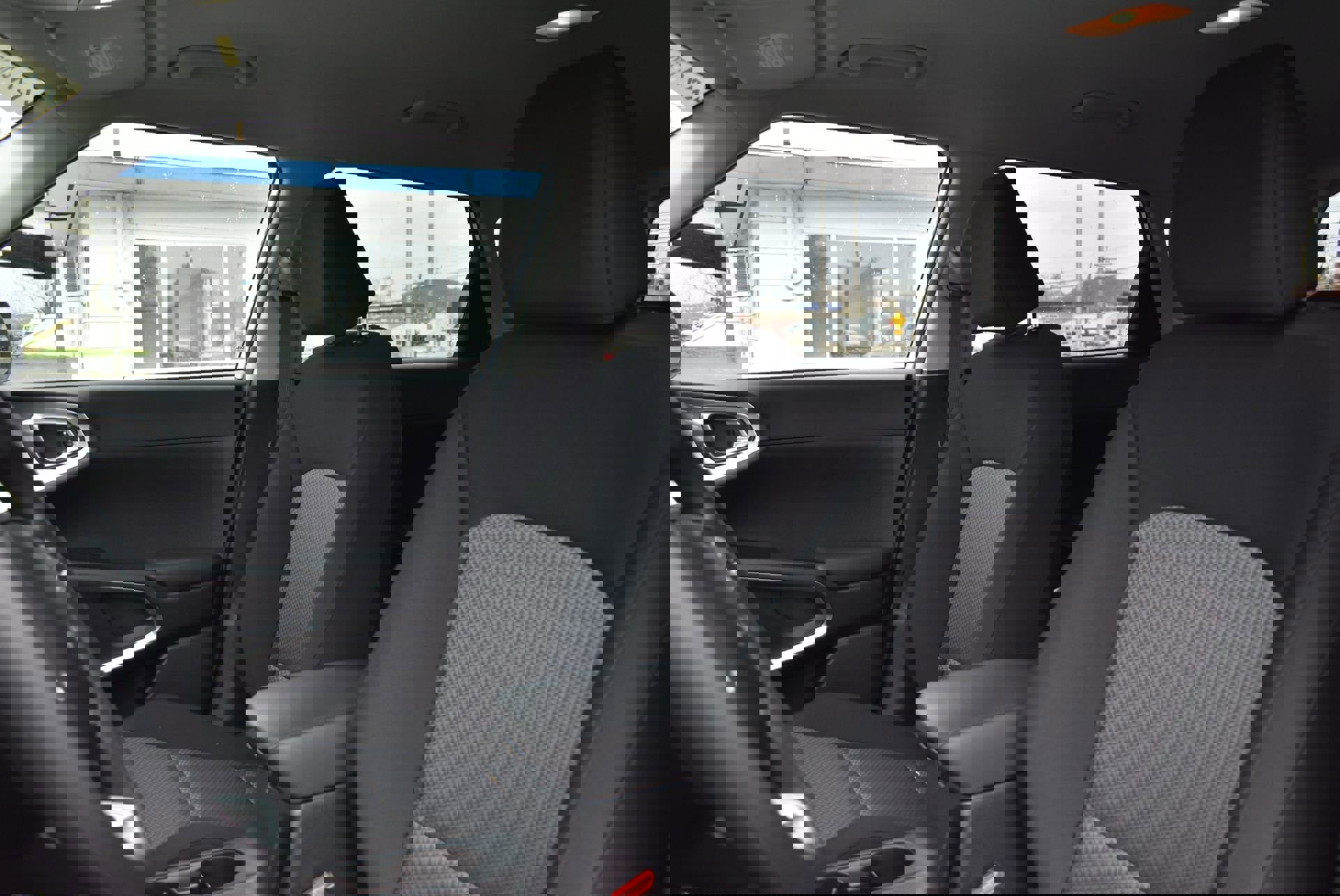 Used 2025 Kia Soul LX w/ LX Technology Package FWD image 14