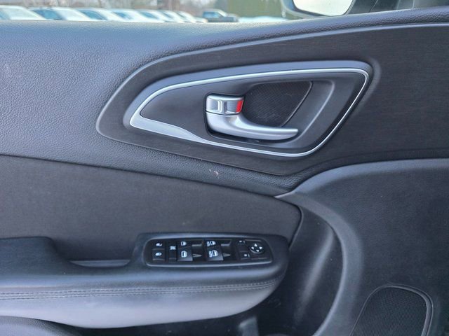 Used 2015 Chrysler 200 Limited w/ Convenience Group image 20