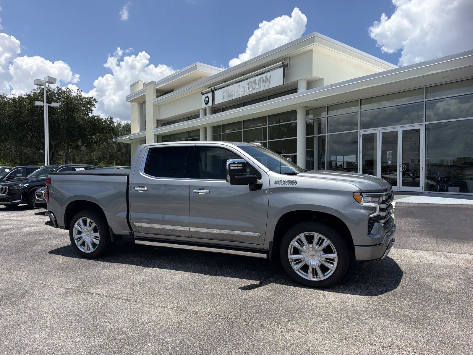 Used 2024 Chevrolet Silverado 1500 High Country w/ High Country Premium Package AWD/4WD image 1