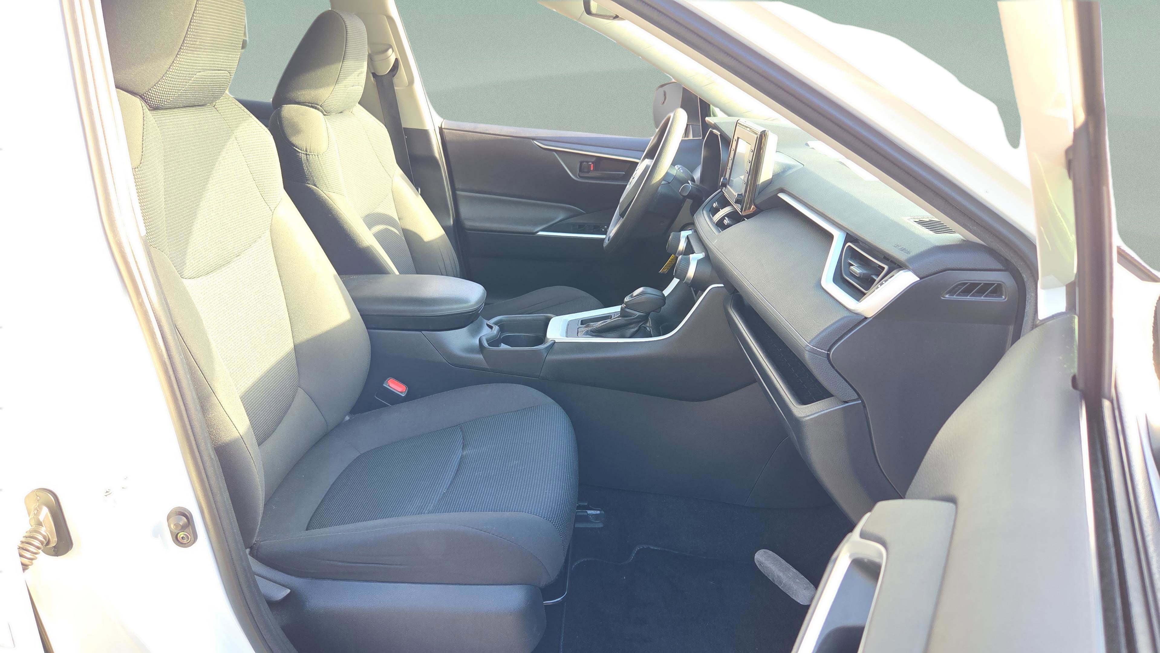 Used 2020 Toyota RAV4 LE image 20