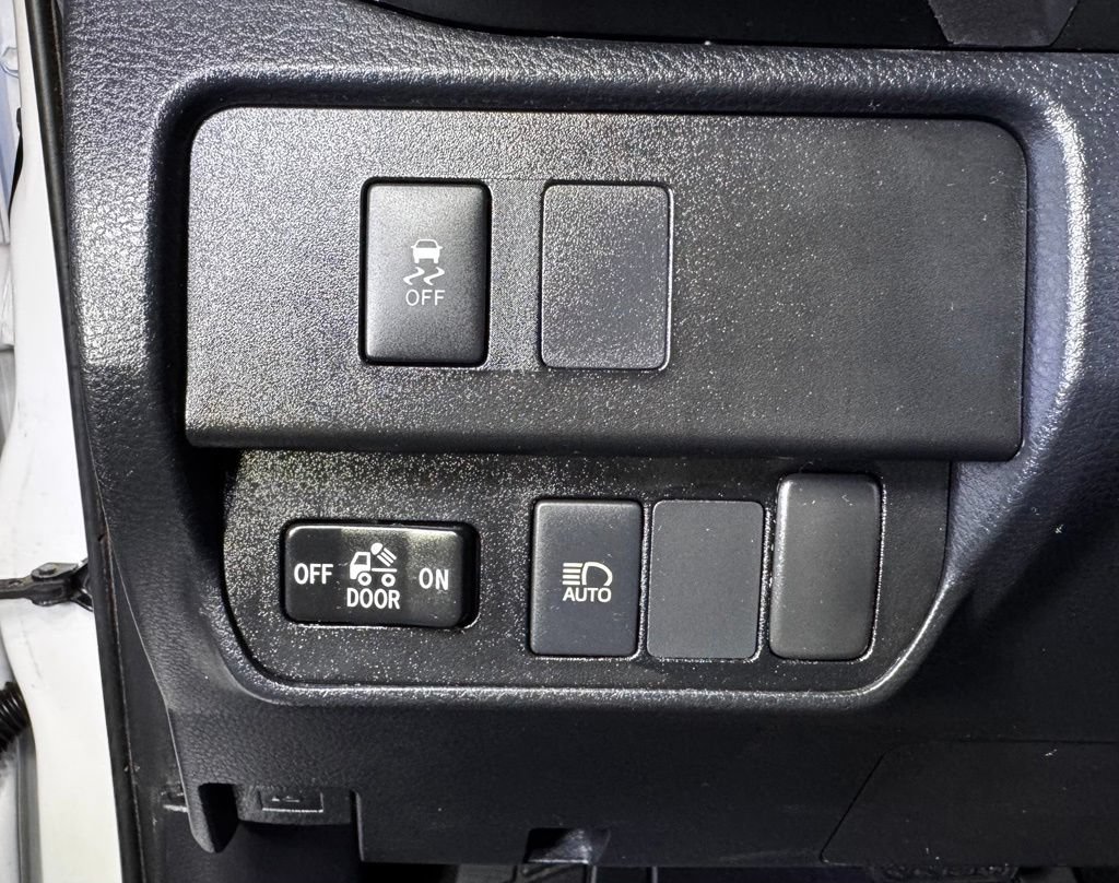 Used 2021 Toyota Tacoma SR5 AWD/4WD image 24