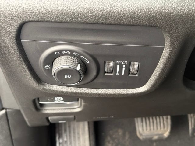 New 2026 Jeep Grand Cherokee Limited w/ Luxury Tech Group II AWD/4WD image 26