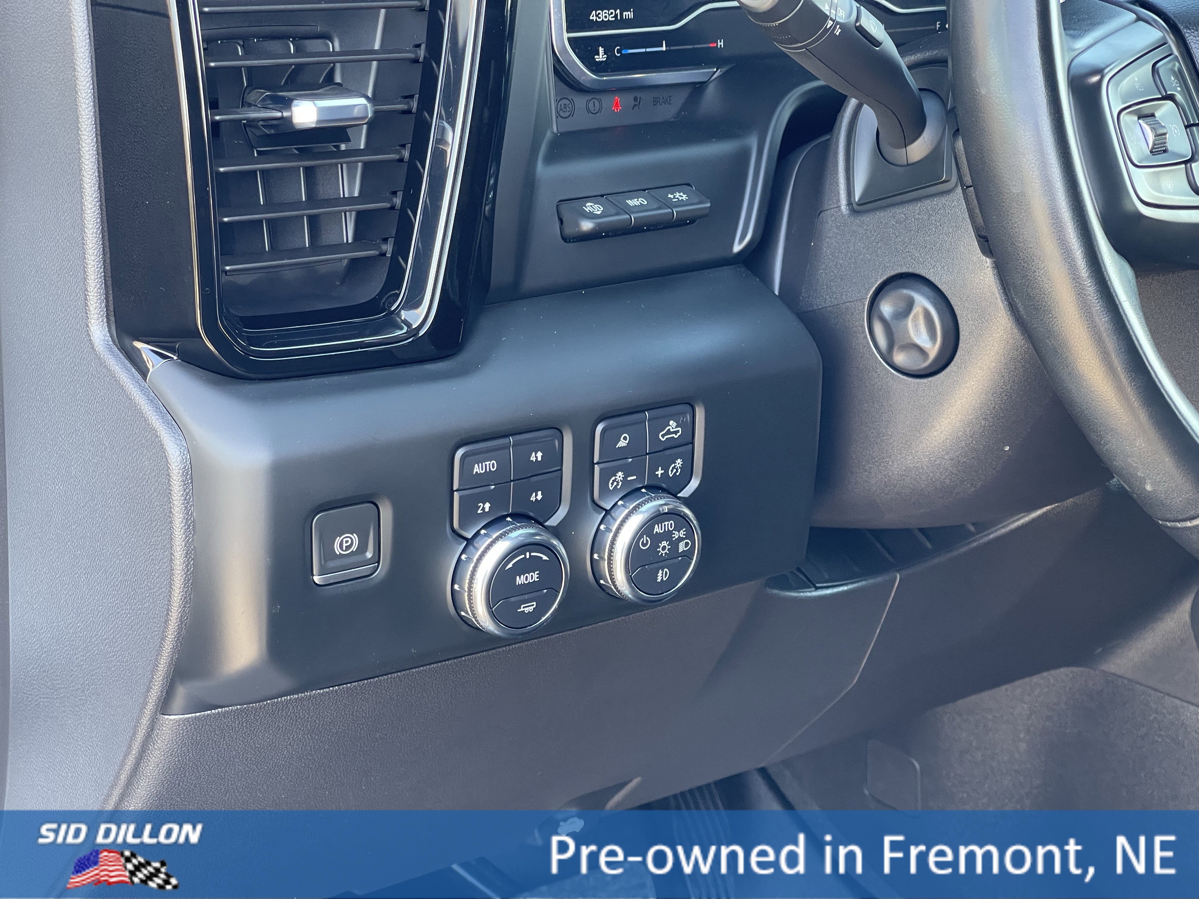 Used 2024 GMC Sierra 1500 AT4 w/ Technology Package image 5