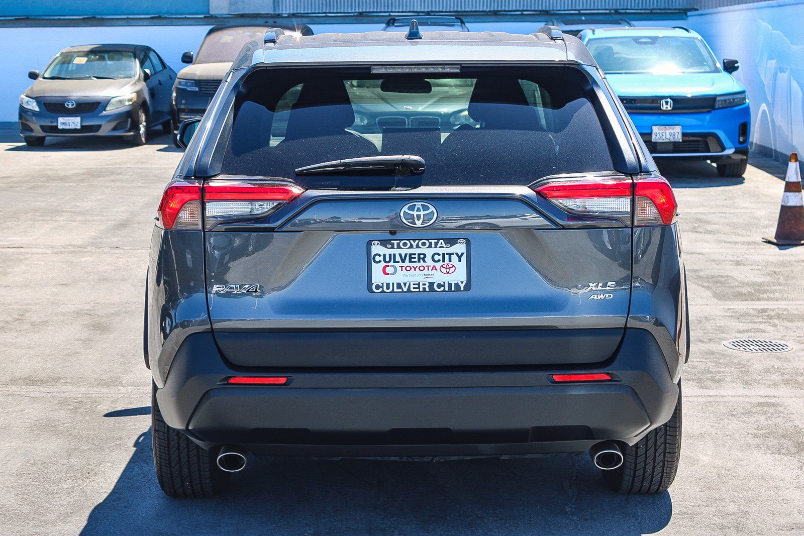 Used 2021 Toyota RAV4 XLE w/ XLE Grade Weather Package AWD/4WD image 8