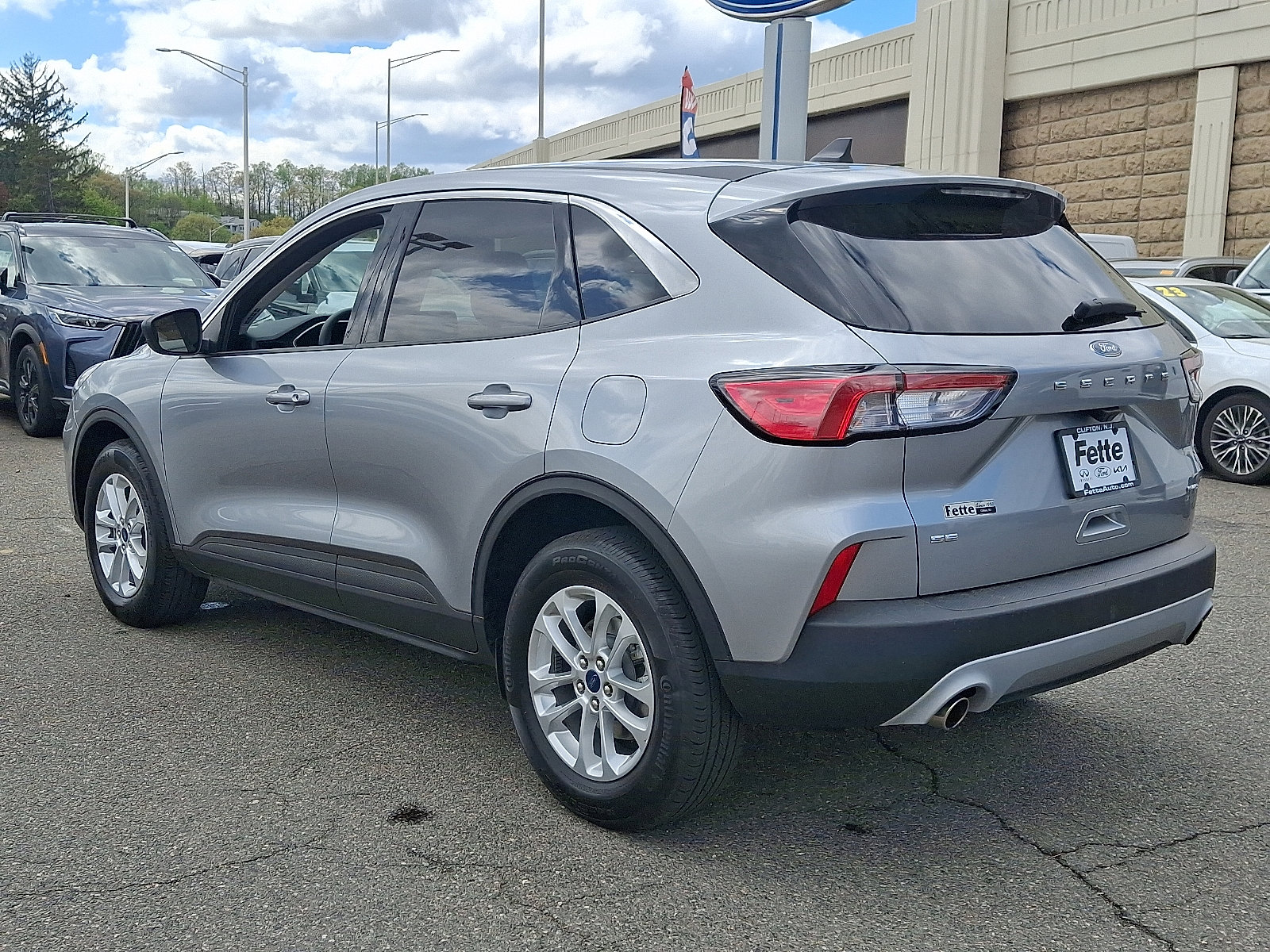 Used 2022 Ford Escape SE image 6